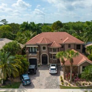 Rodaje de drones exteriores de bienes raíces residenciales en Lake Alfred, Florida, EE. UU. por Flymore Drone Services
