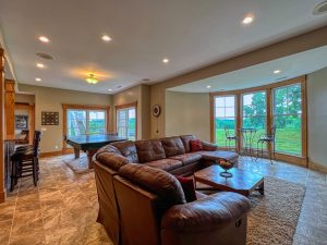 Robert-Roos-Drone-Pilot-Pella-Iowa-Mansión-Interior-2