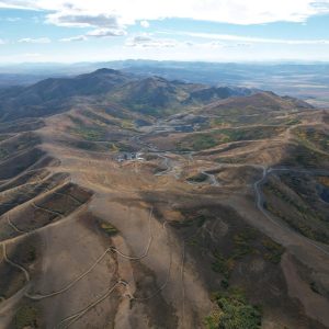 Una foto aérea de las montañas de Nevada por el operador de drones Trevor Sheffield