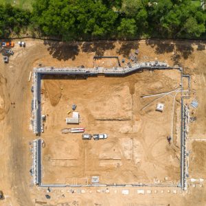 Una imagen de un sitio de construcción visto desde arriba