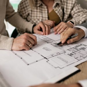 Planos residenciales que muestran fotografía inmobiliaria de STR8 Shooters.