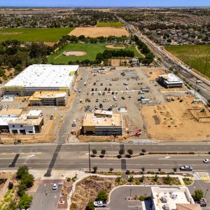 Nuevo proyecto de construcción de Oakley Safeway capturado desde arriba con un dron.