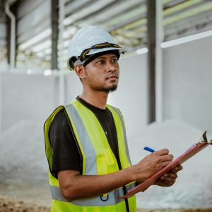 Drones que realizan inspecciones térmicas para evaluaciones de edificios y auditorías energéticas.