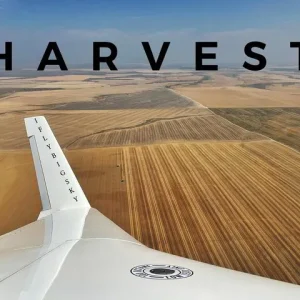 Fotografía aérea de la agricultura en Montana utilizando drones para técnicas agrícolas eficientes.