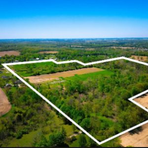 Drones que monitorean el progreso de la construcción en Ohio para una gestión eficiente del proyecto.