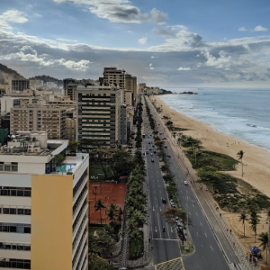 Contrate a una empresa de drones para obtener impresionantes fotos y videos aéreos sin esfuerzo.