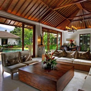 Diseño interior moderno que muestra elegantes propiedades inmobiliarias en venta en un entorno elegante.