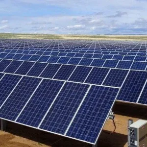 Inspecciones con drones de campos solares en Montana utilizando tecnología de análisis térmico.