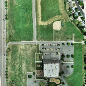 Drones que crean mapas topográficos detallados para una topografía y análisis precisos.