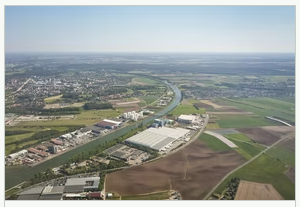 Fotografía aérea con drones que muestra paisajes impresionantes y paisajes vibrantes.