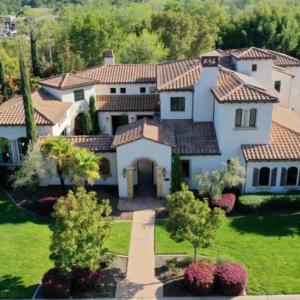 Fotografía aérea de bienes raíces residenciales en California por Soper Aerial Imaging.