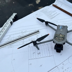 Drones que realizan evaluaciones estructurales para mejorar la seguridad y la eficiencia en las inspecciones.